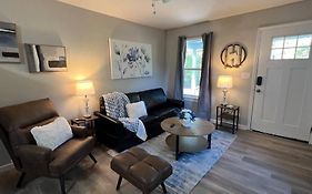 Cozy 1 Bedroom 5 Blocks From The Square